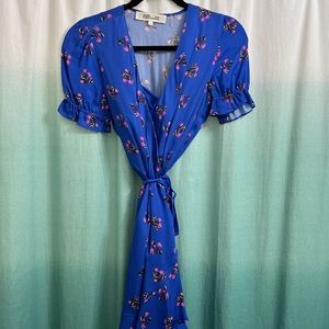 dvf ruffle mini wrap dress size S blue floral pattern